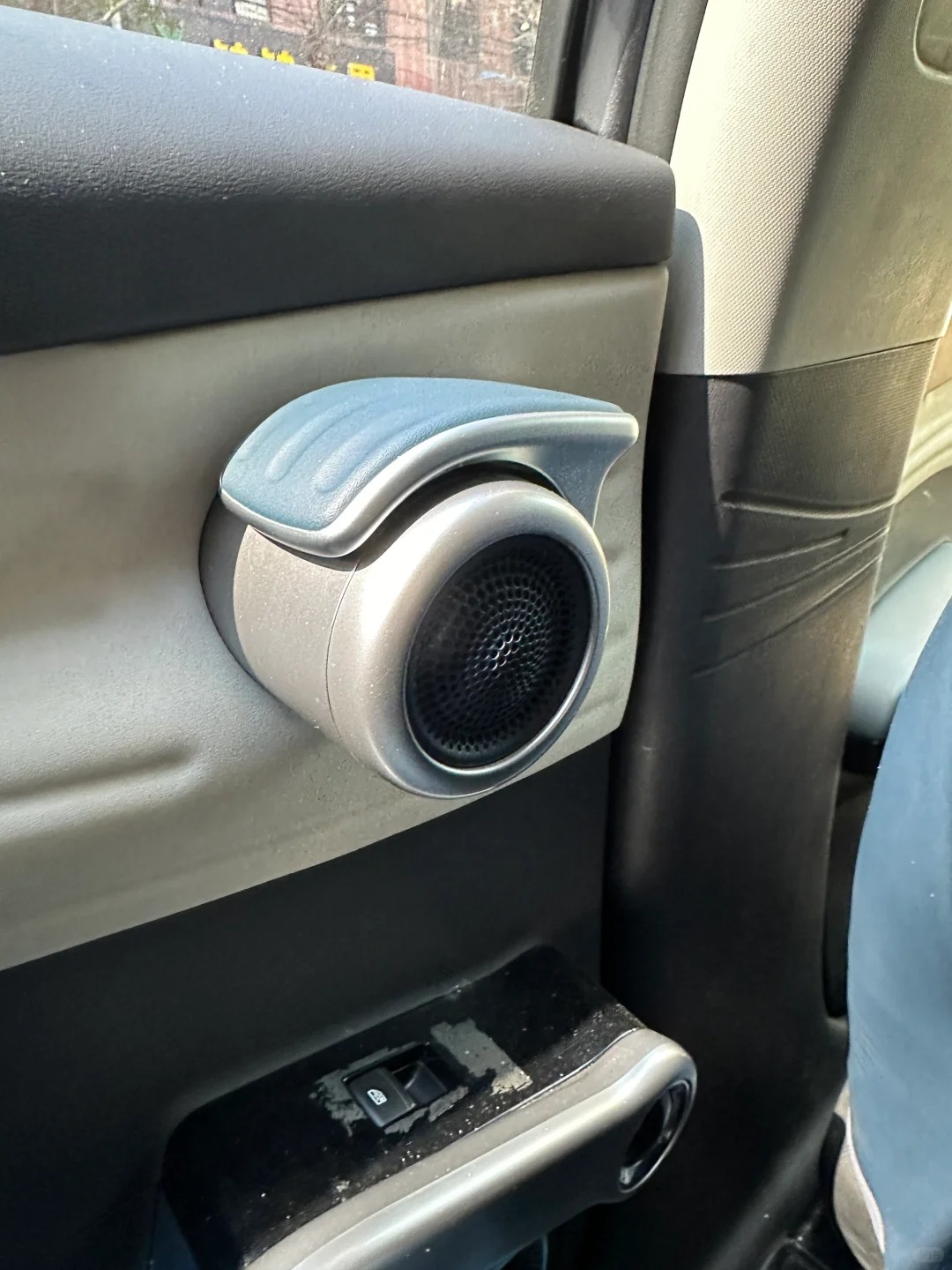 我：这个是音响吗？师傅：………滚
打了个比亚迪元，到地方了师傅问我为什么迟迟不肯