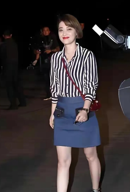 她无论是颜值，气质，人品，演技，都是一流，不管是演的，父母爱情，还是，六姐妹，都
