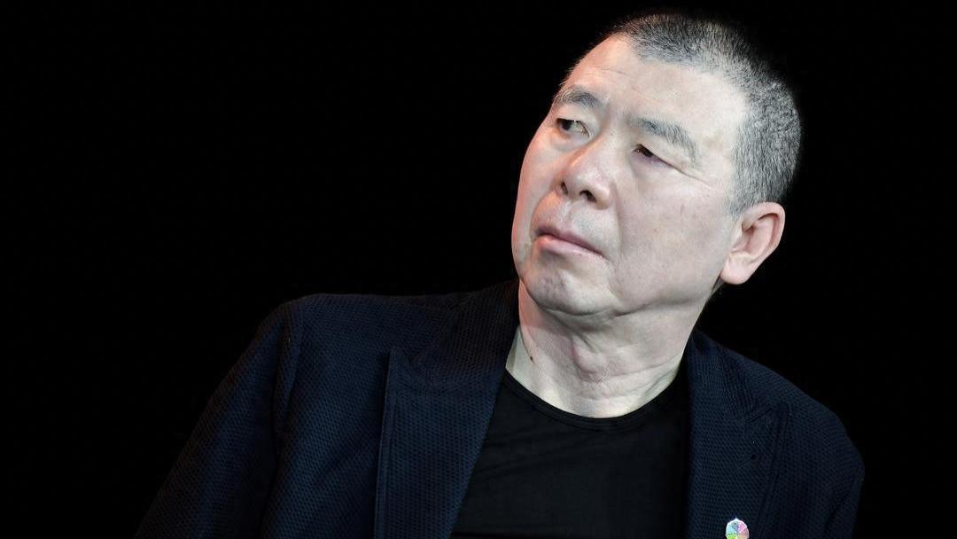 冯小刚洛杉矶房屋被烧毁，不计其数的藏品付之一炬？本人回应：一直在海口拍摄，也无房屋被烧毁