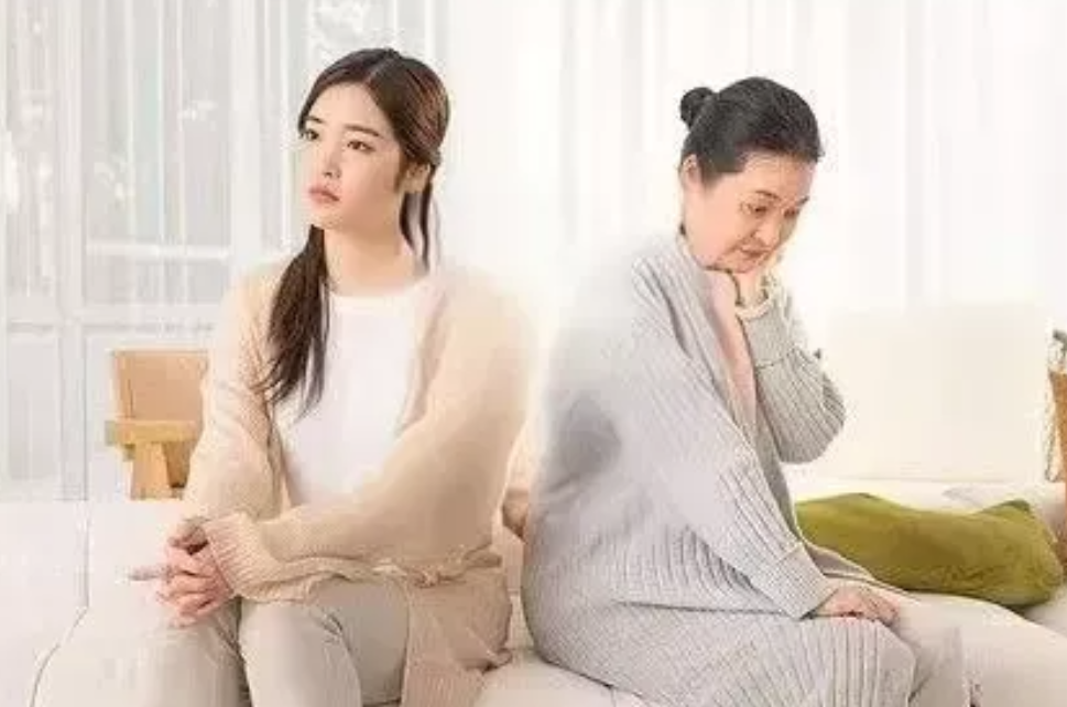 湖南，女子嫁人之后，娘家拆迁分了4套房。作为对女子的补偿，娘家分给女子一套。不成