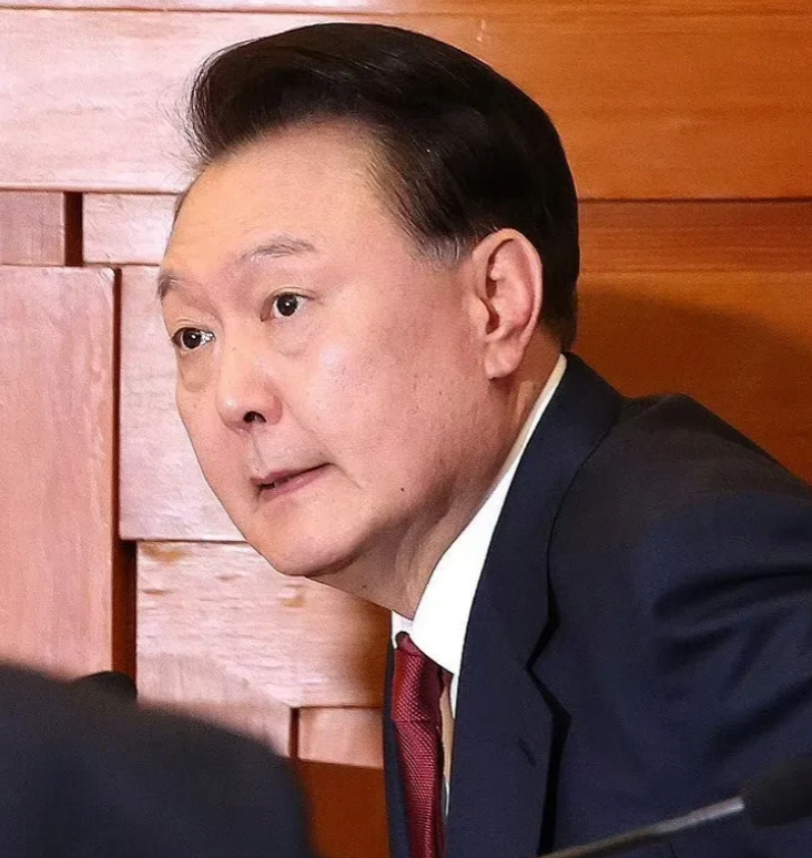 突发消息！韩国总统尹锡悦再次出庭参加弹劾案辩论之后，突然向韩国首尔地方法院申请取