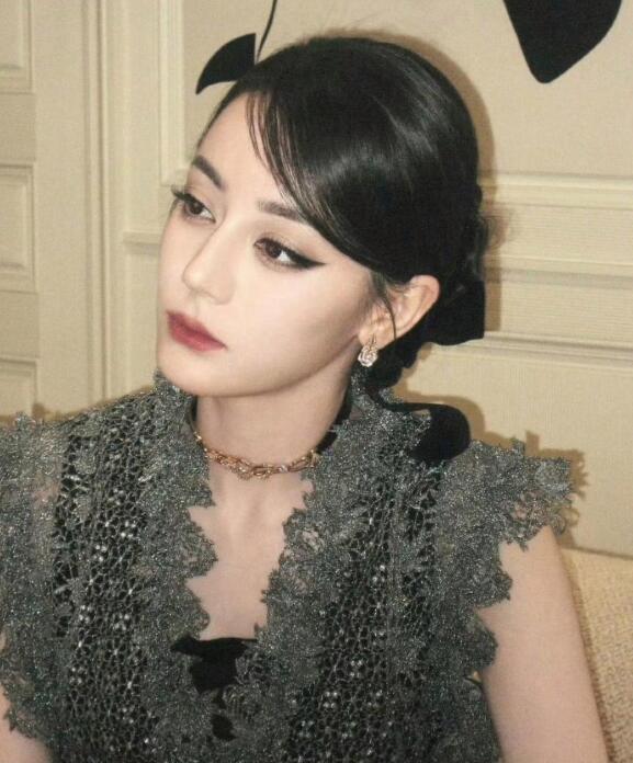 素人模仿热巴的妆容，真的太像了啊，技术太厉害了

在美妆的世界里，没有什么是不可