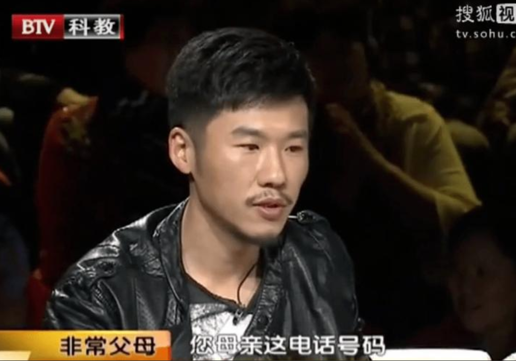 演员王骁说：“有次我正跟朋友诉苦，最近接不到戏，几个月了赚不到钱。”就在这时电话