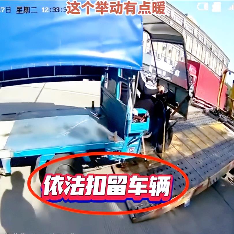 这才叫人性化执法！浙江，男子骑三轮卖快餐，却一没驾照二没牌照，交警要查扣餐车！男
