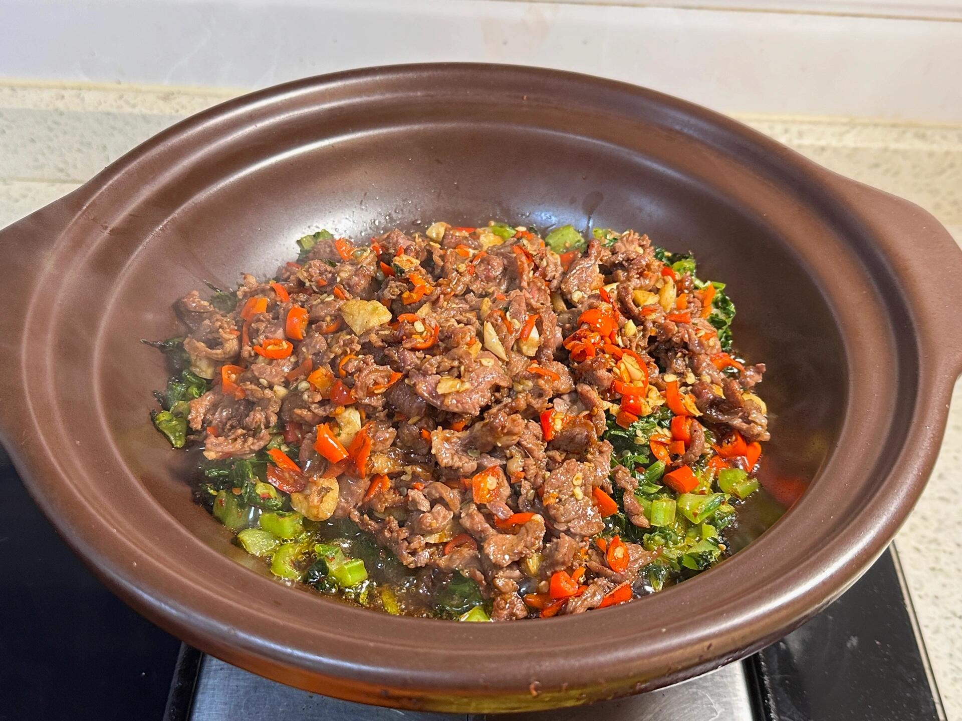 小炒牛肉太好吃辣，快去做

芥菜混着香辣的牛肉一起拌米饭真的巨香，一定要试试
