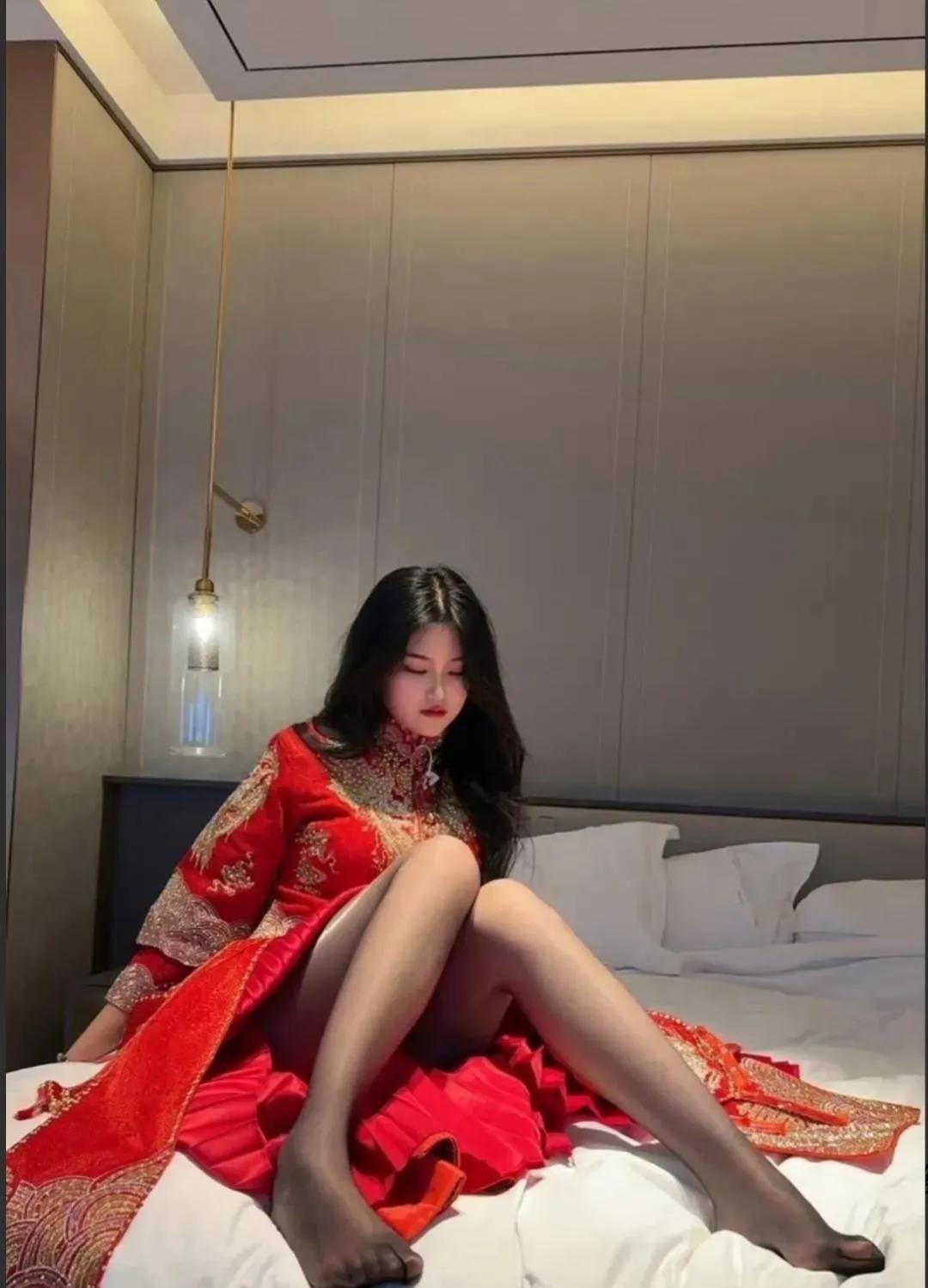 穿红色的是新娘还是伴娘啊？