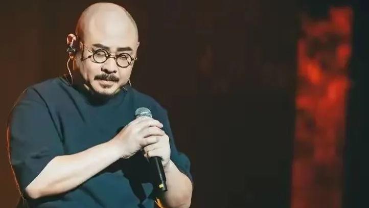 刀郎演唱会散场，两万中老年集体住下