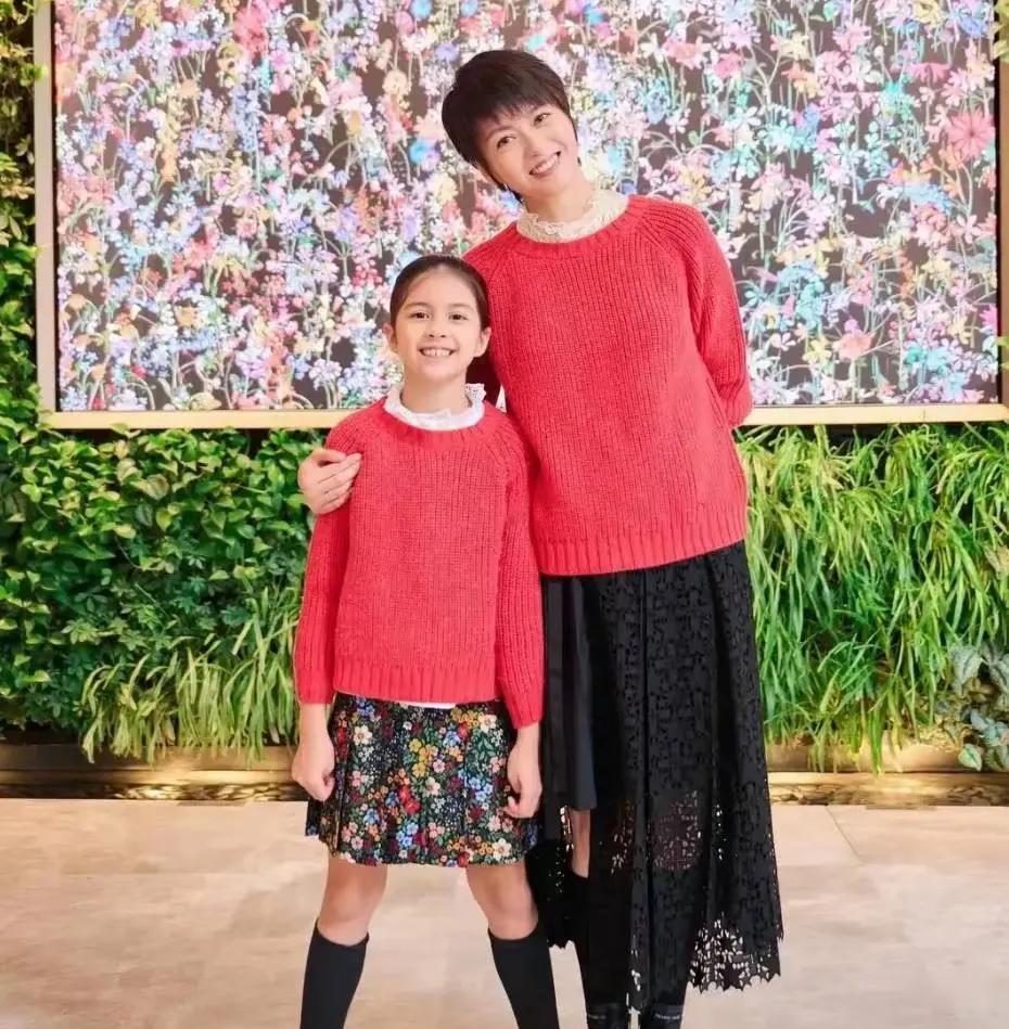 9位知名女星与混血子女合影！都长得深目高鼻，白人特征明显
娱乐圈不少女明星最后嫁