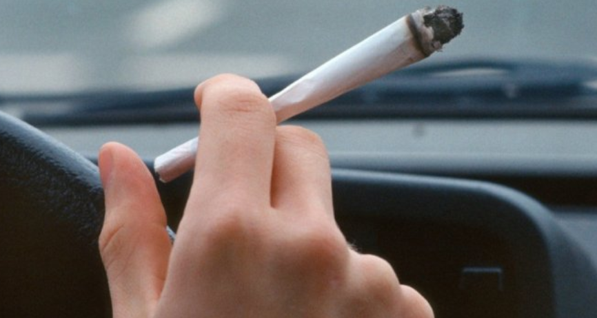 上海，在下班途中，王先生一边驾驶着爱车，一边悠闲地享受着香烟带来的片刻宁静。然而