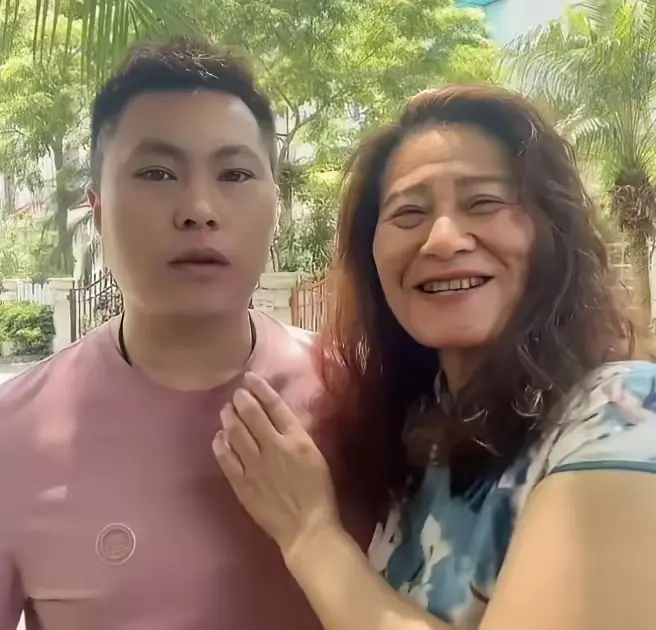 郑州这对新婚夫妇，年龄差16岁，第一夜就让人瞠目结舌。26岁小伙娶了42岁新娘，