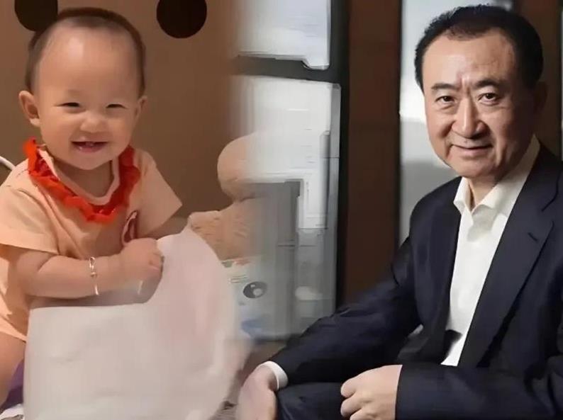 现在闪闪还不到两岁，模仿能力非常强，你要她做什么，她就跟着你做什么！
等到闪闪三