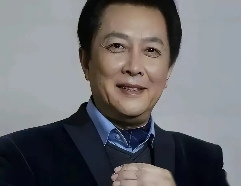 为了捞钱脸都不要的 10位老戏骨：

​1. 张国立：过度参与商业活动，在一些活