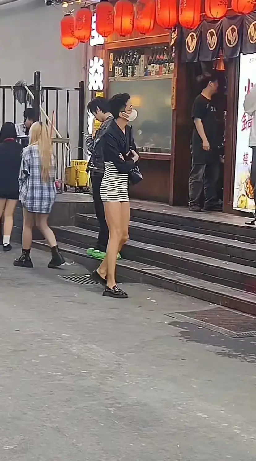 弱弱问一句，这种人都是什么心理啊？
在路上碰见你会怎么办
