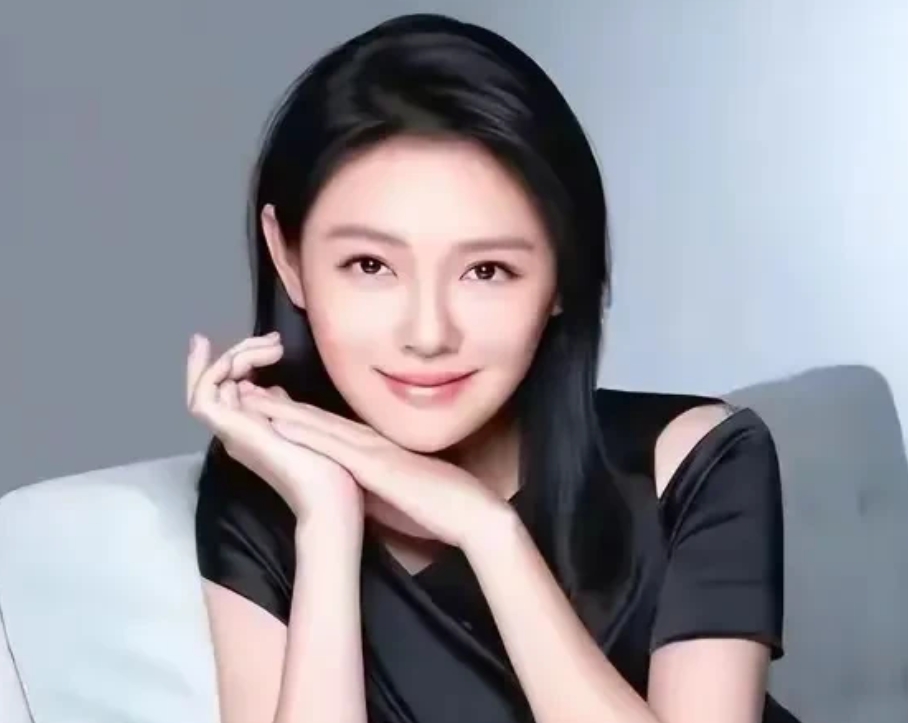 大S的一生，真的堪称一场绚烂的传奇。

谁能想到，曾经那个黑黑的假小子，凭借自己