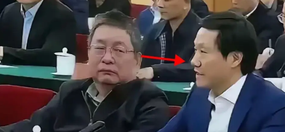 从韦尔股份的虞仁荣瞧雷军的眼神中，你看到了什么？

韦尔半导体的虞仁荣是中国芯片