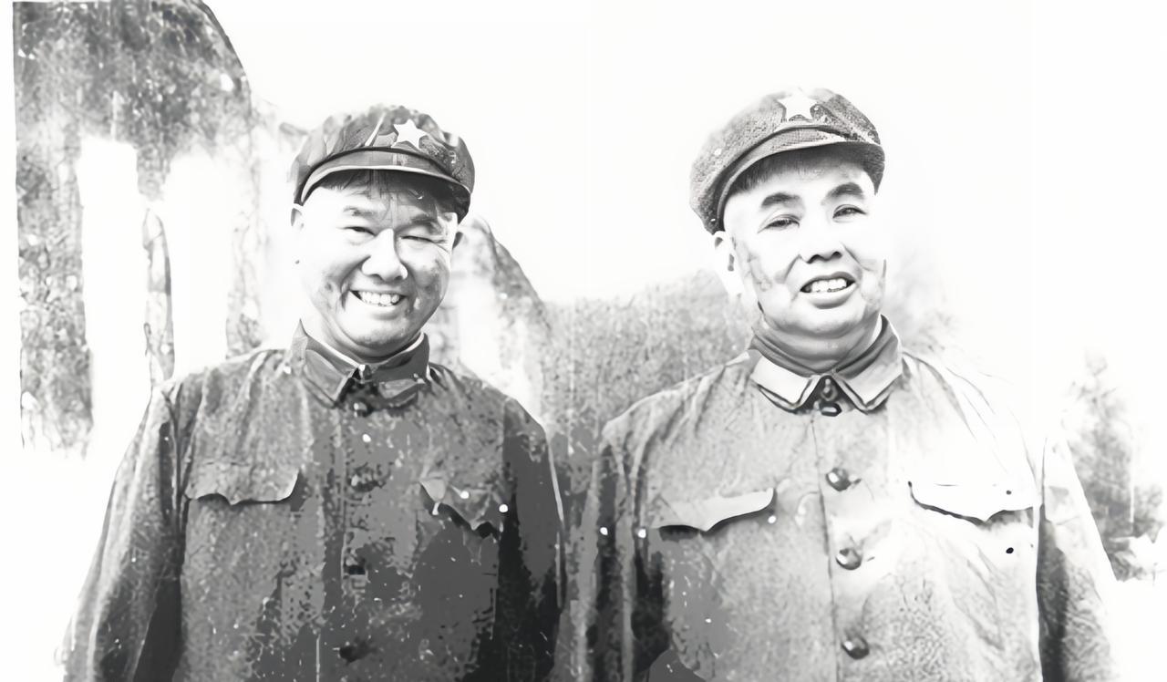 1933年7月，红四方面军在木门召开会议，从四个师扩编成四个军，许世友从团长一下