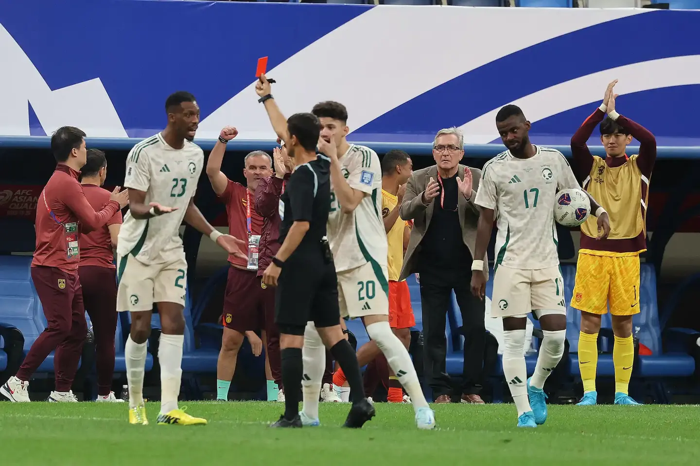 官方：沙特后腰卡诺停赛3场，无缘同日、巴、澳的3场18强赛
FIFA官方宣布，沙