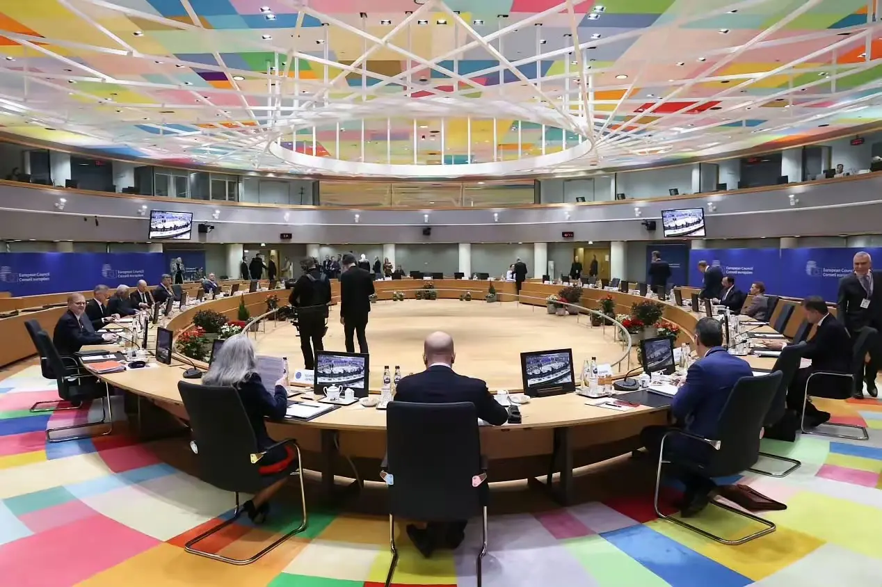 欧洲多国齐聚布达佩斯，抱团壮胆向川普发出警告！
​路透社称欧洲都很害怕川普，7号