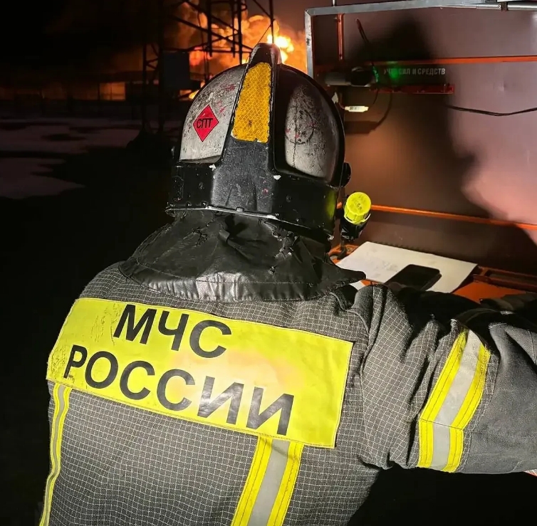 【无人机群袭击萨拉托夫】

当地时间1月8日08:23分，俄罗斯萨拉托夫州州长罗