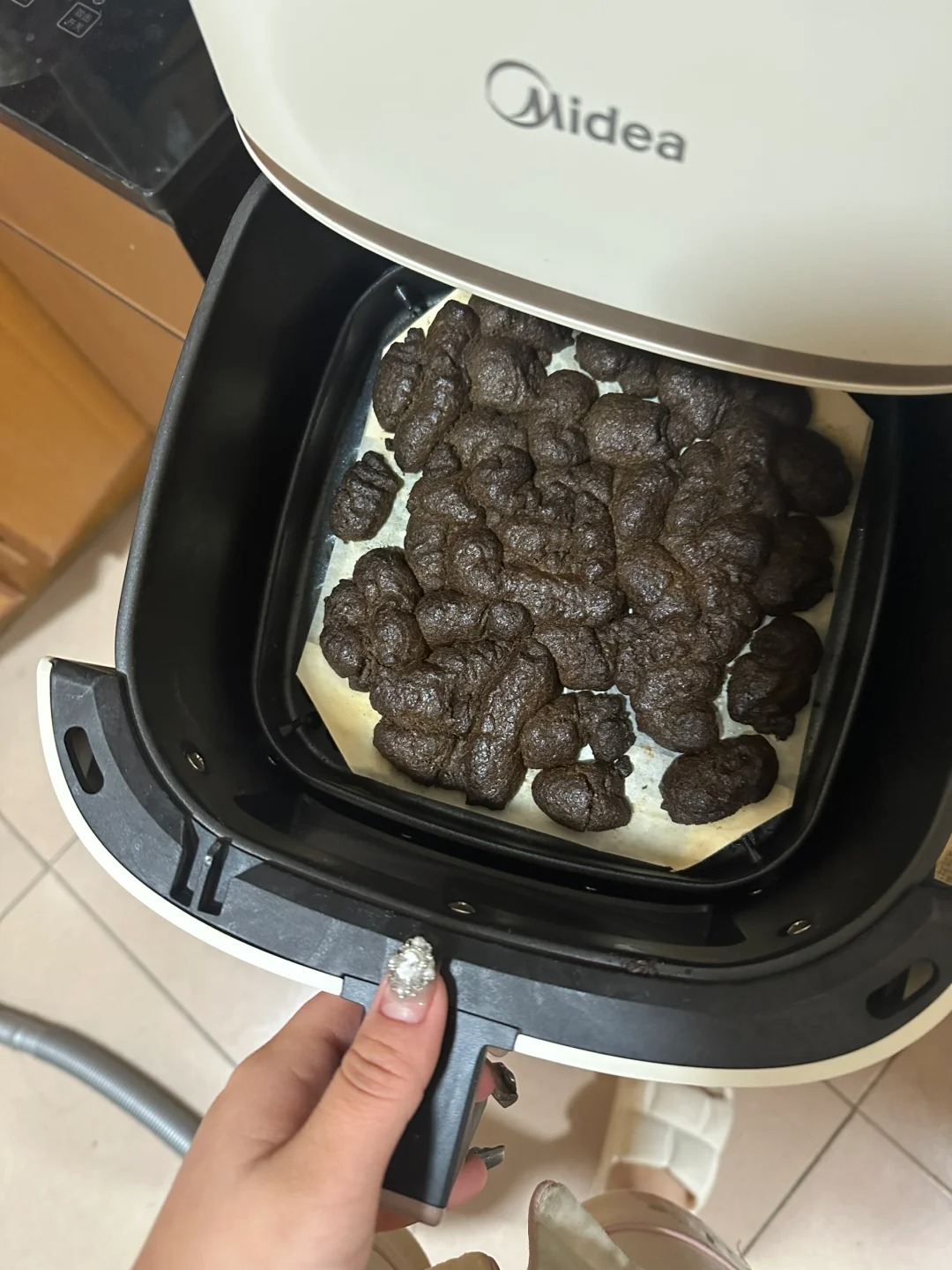 20岁在家烤屎！未来可期
哈哈哈哈哈这本来是一锅曲奇