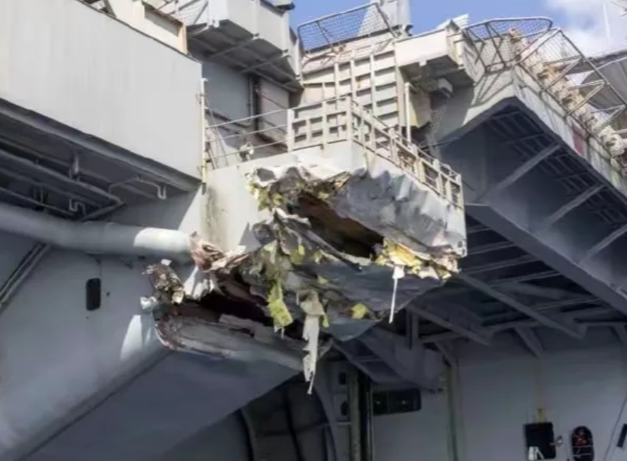 美航母与货轮相撞，真相令人咋舌！

近日，美航母竟与货轮相撞，场面惊人！据目击者