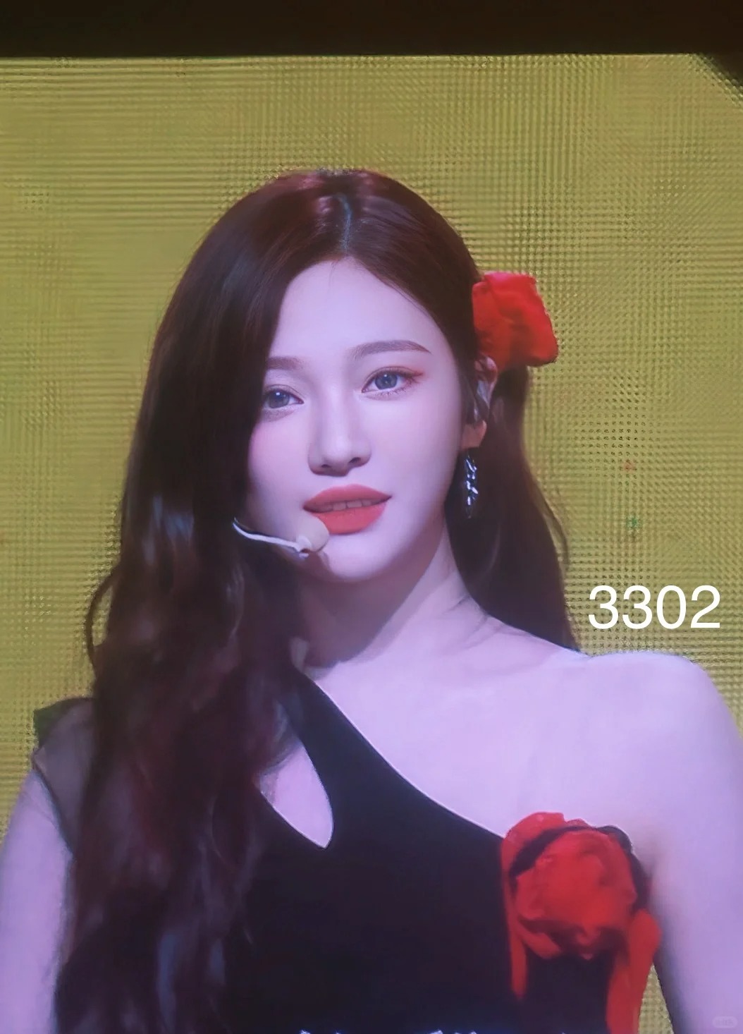 你吒自己一个图层
昨天拍的美貌吒吒～
美的我发抖…..