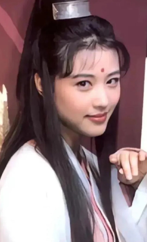 金庸：早知道她演“周芷若”，我就改写结局