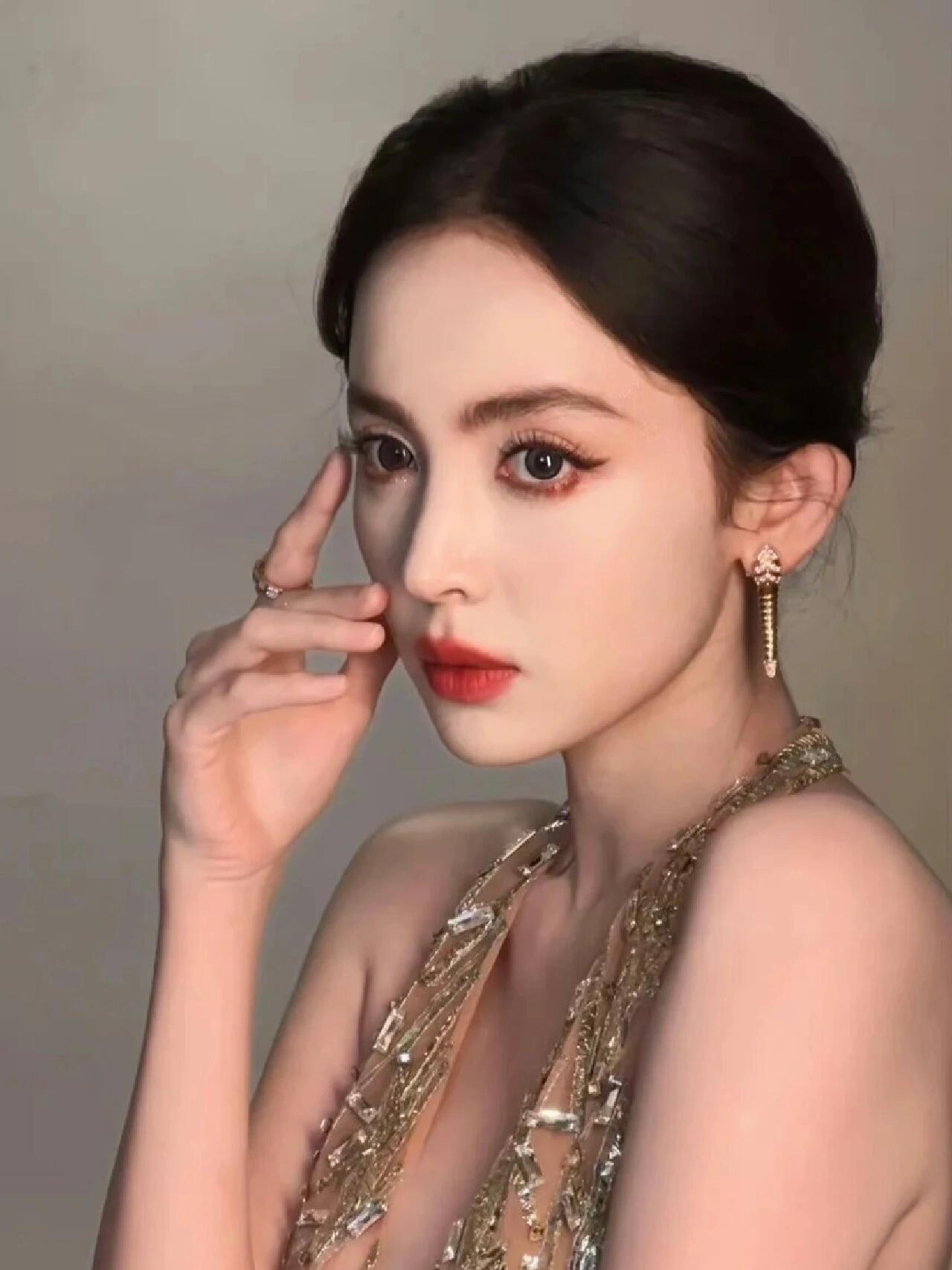 谁懂呀家人们，怎么有人可以长成这个样子呀