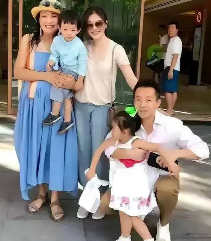 台媒报道称大S（徐熙媛）去世后，其与汪小菲所育子女的监护权将依法移交给汪小菲。相