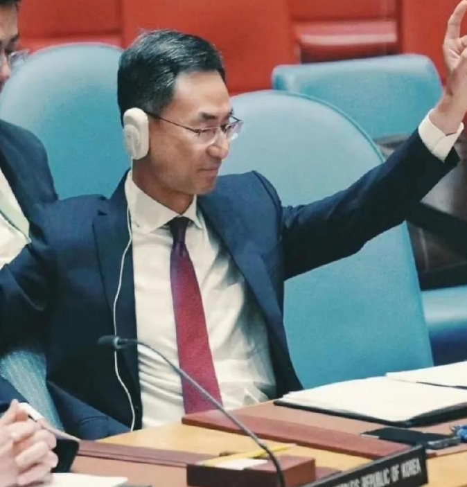 耿爽这波发言绝了！

联合国开会，耿爽直接开怼美国！说他们“强盗逻辑”。太牛了！
