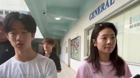 杨威儿子杨阳洋港漂读书，杨云感慨生活成本太高了，房租每月三万