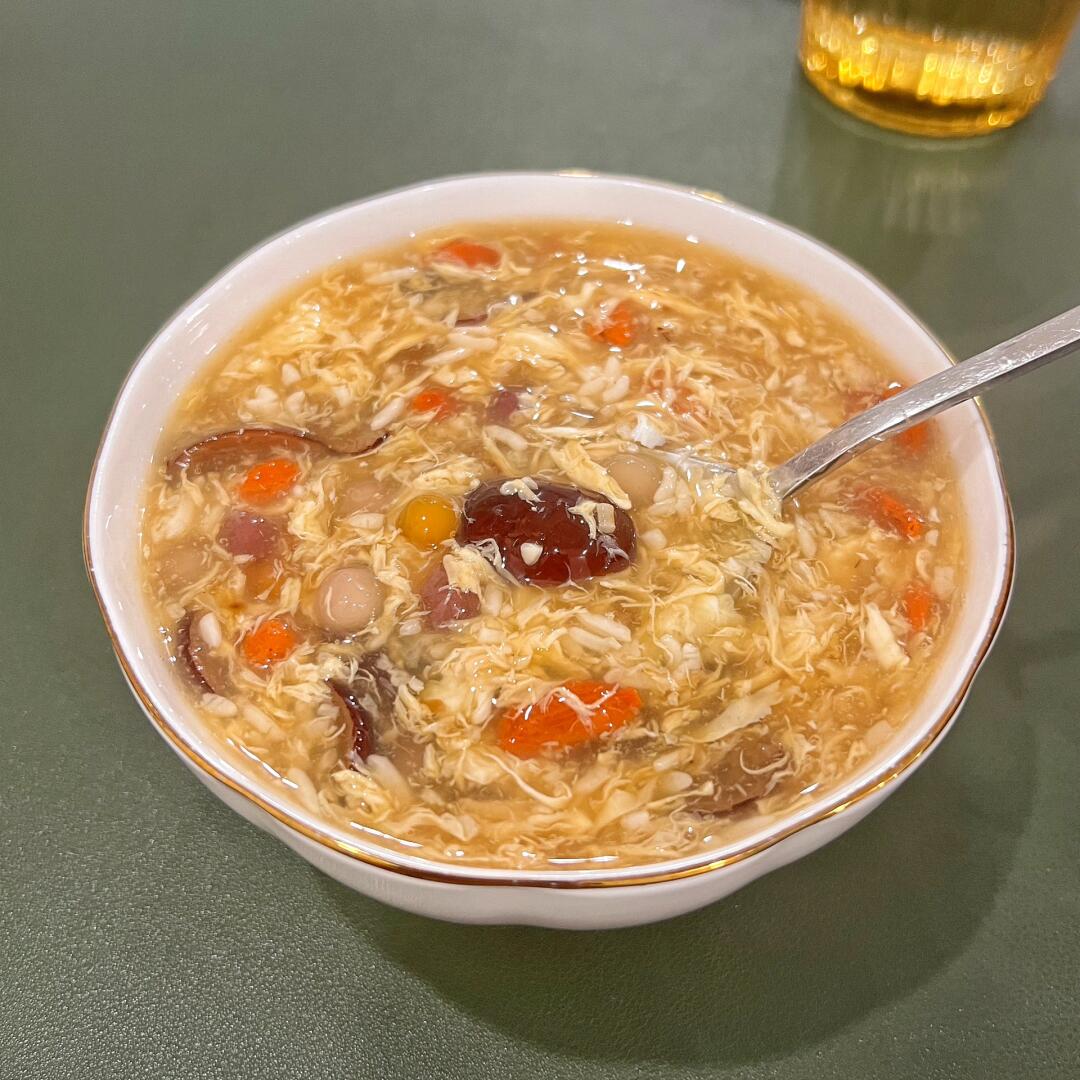 又开始每周打卡3次，比奶茶甜品好喝营养多啦
煮法很简单：
①锅中放水（建议用碗量