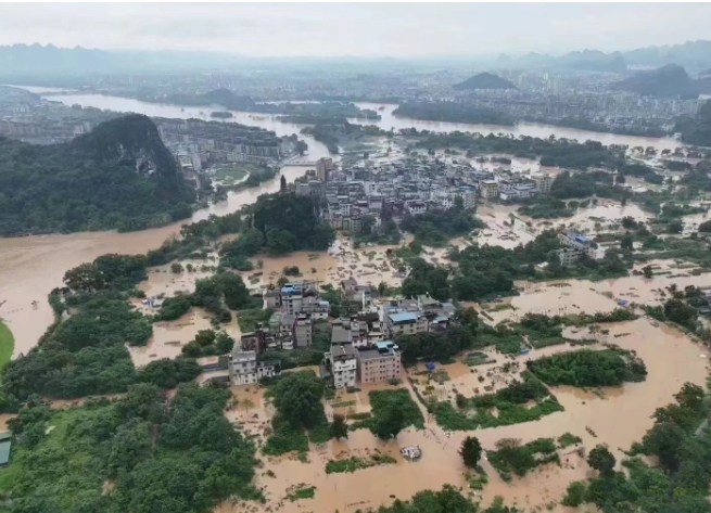 去过几次桂林、阳朔，对当地印象深刻。当地河流众多，这种地形地貌在强降雨时容易导致