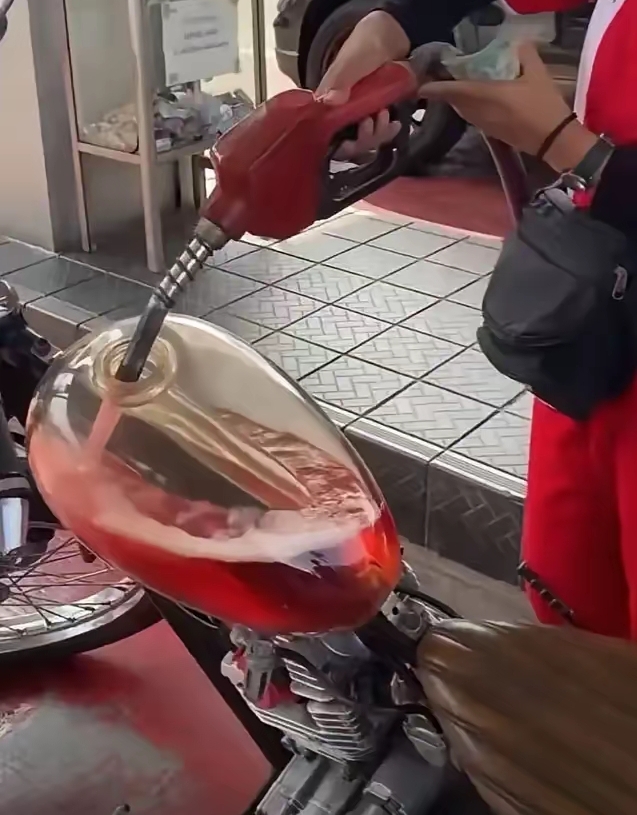 这油箱小偷看了难免不心动！
