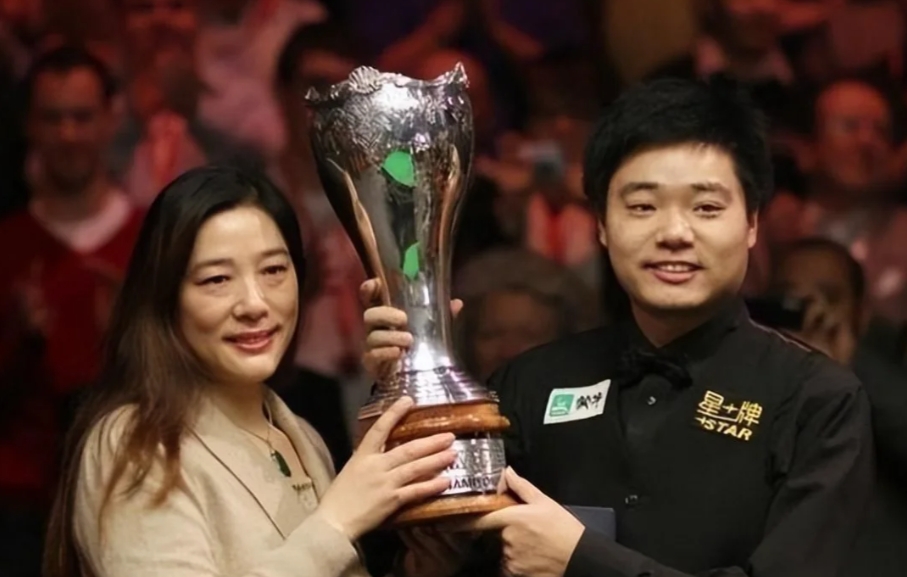 迎娶白富美、坐拥千万豪宅，他的父亲赌赢了