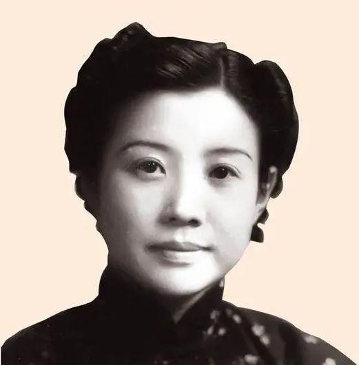 1955年，毛主席收到周总理的急报，一位被誉为“我党的恩人”的女英雄被误捕入狱，