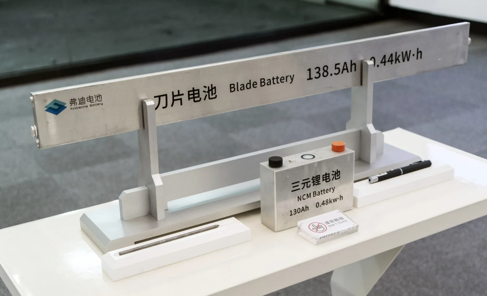外媒炒作苹果曾与比亚迪共同秘密研发电池。苹果宣布放弃被视为未来“大杀器”的造车项