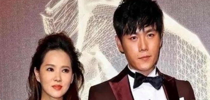 结婚刚三个月，伊能静就跟秦昊提出了分手，她说：“我们离婚吧，你再去找个年轻的老婆