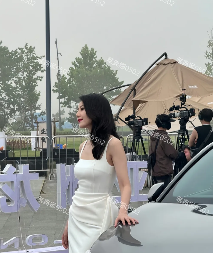 见到高圆圆了，本人又温柔又美，明星就是明星，不但脸上镜表现力强比车模有气质多了。