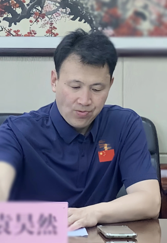 这次行动真迅速！袁主任人刚到巴黎，这边就宣布要查他了，吓得他连夜删了近5000条