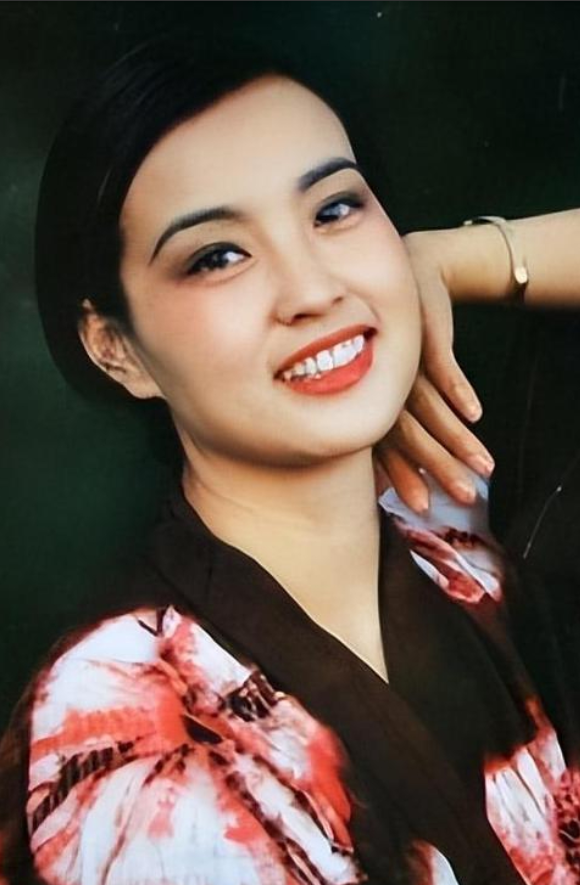 演员，刘晓庆说，当年出轨姜文，当时的剧组是支持我的，只是大众议论纷纷，大家还接受