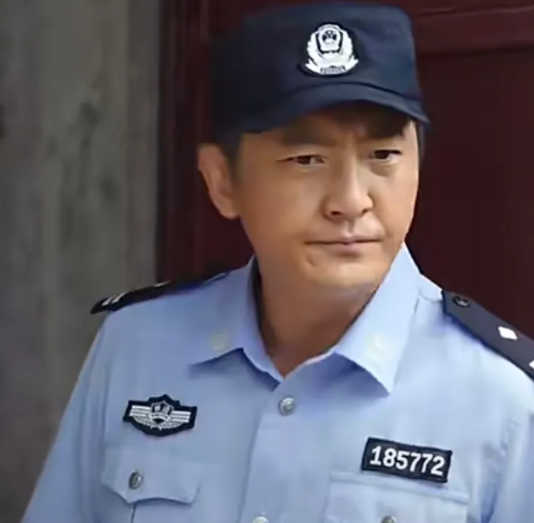 电视剧《驻站》：天呐！魏小齐要跳河，老谋深算的王喜柱背后“捣鬼”，逼常胜为他找人