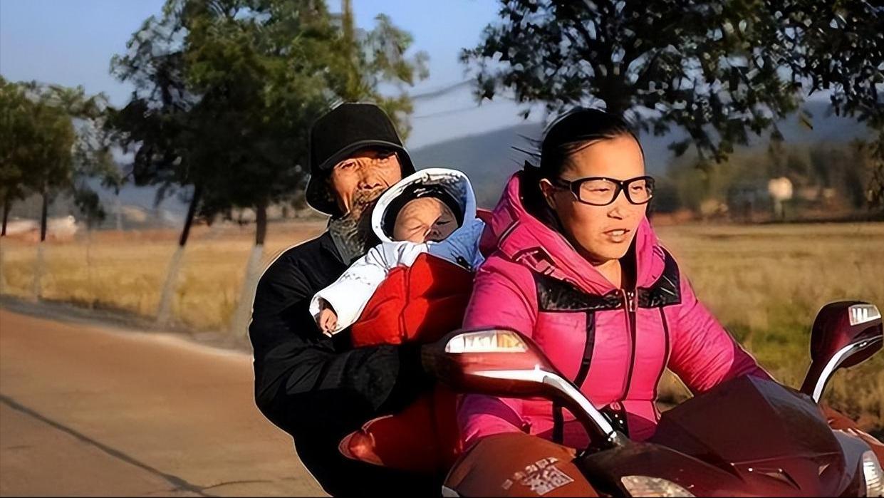 乡村 “爷孙恋”：跨越世俗的爱与生活的延续