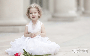 女儿嫌我没有老婆的初恋有钱，吵着嚷着要换爸爸