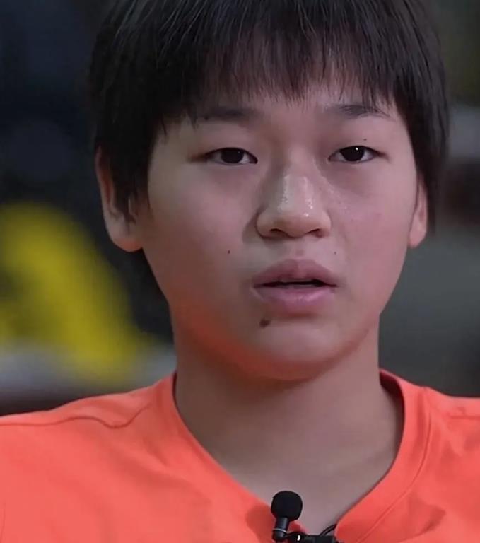 赞全红婵一句后面小朋友能顶上来是好事，她爱老人更爱小朋友，她有大爱。
 
这才是