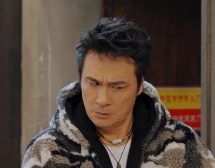 吴镇宇又出表情包啦！

他和章子怡像逛街一样看大家的即兴表演，许佳琪演一只晒太阳