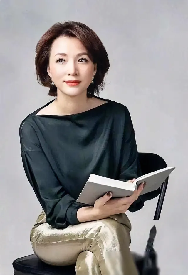 你对董卿担任大学教授，怎么看？