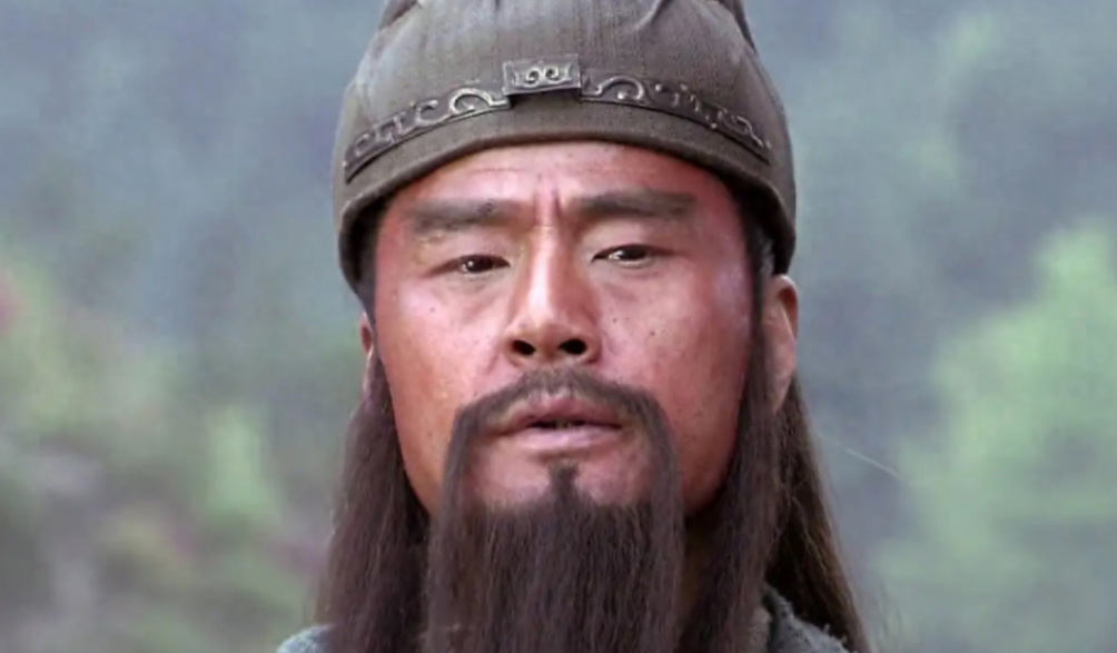 关羽一生瞧得起几人?数来数去仅有4人,2兄弟2名将,其他不值一提

关羽，这位被