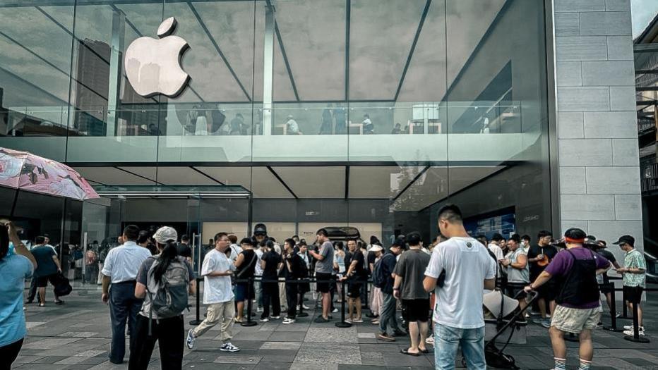 抢iPhone 16，年轻人“杠”上黄牛