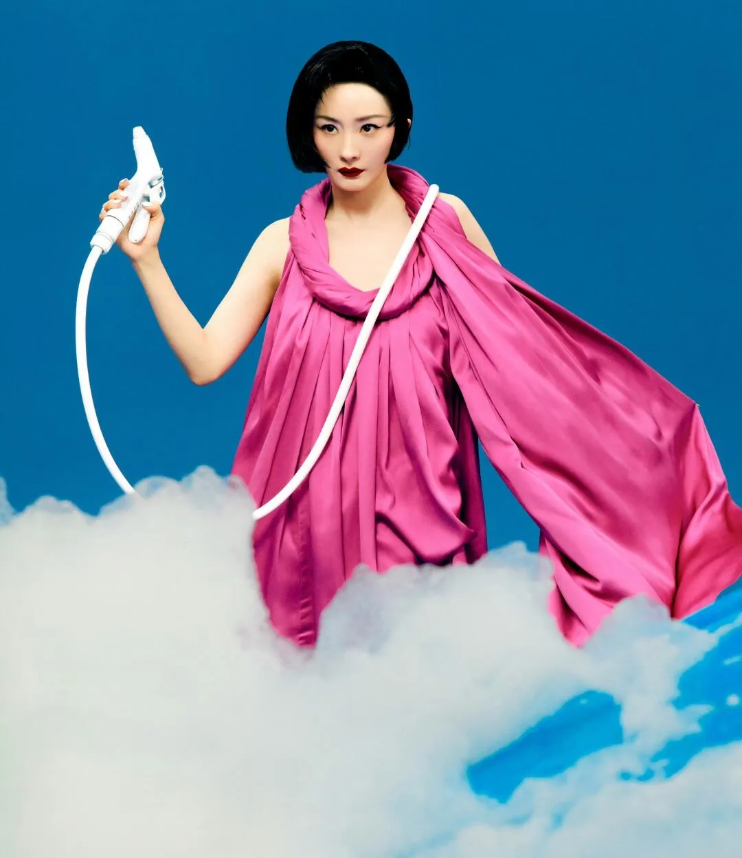 大美女杨幂新年造型亮相后，瞬间在网络上掀起热潮